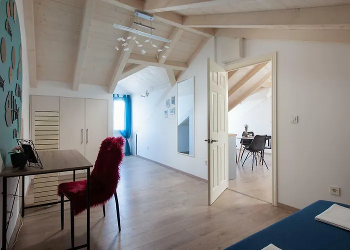 Seafront Center Apartment Fyaka
